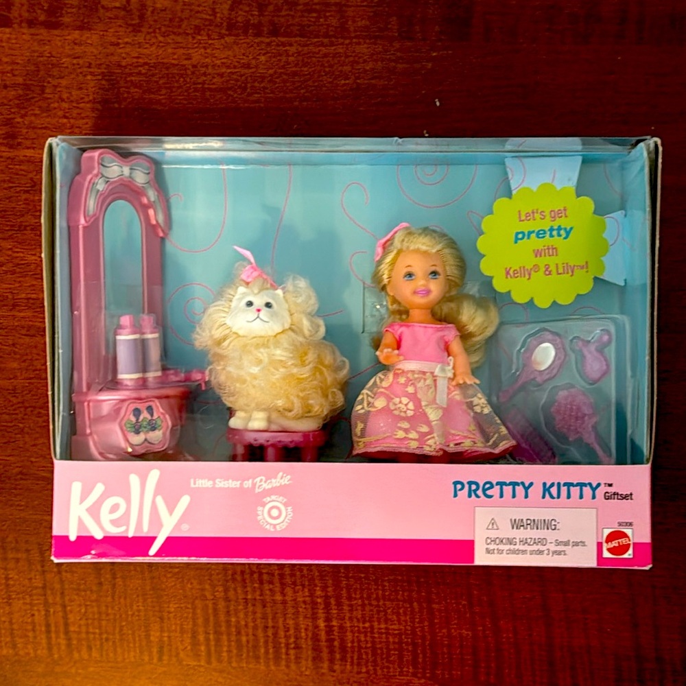 MATTEL PRETTY KITTY GIFT SET KELLY LITTLE SISTER OF BARBIE LILY  VANITY TABLE